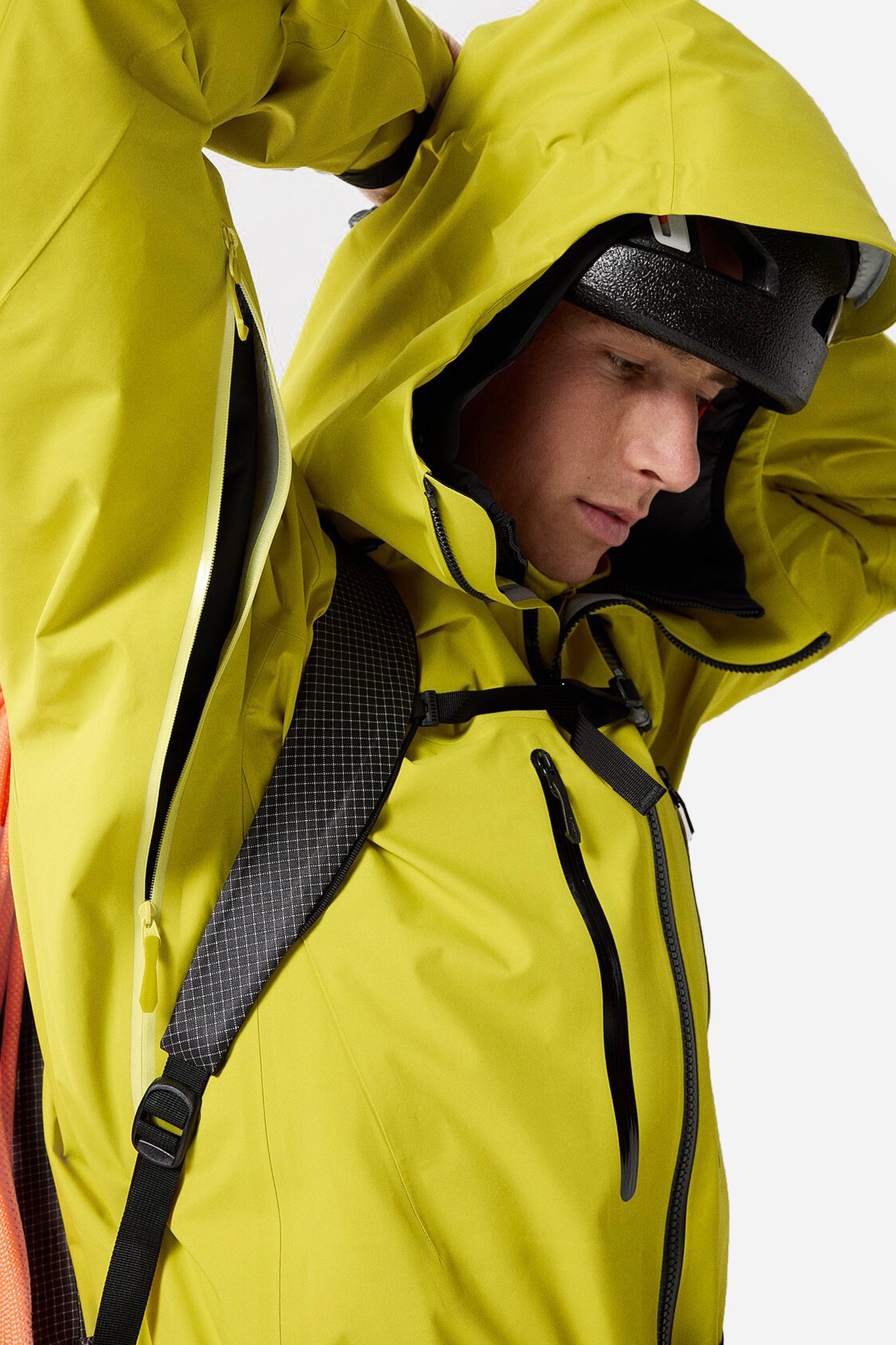 Arc'teryx Men's Alpha SV Jacket in Lampyre
