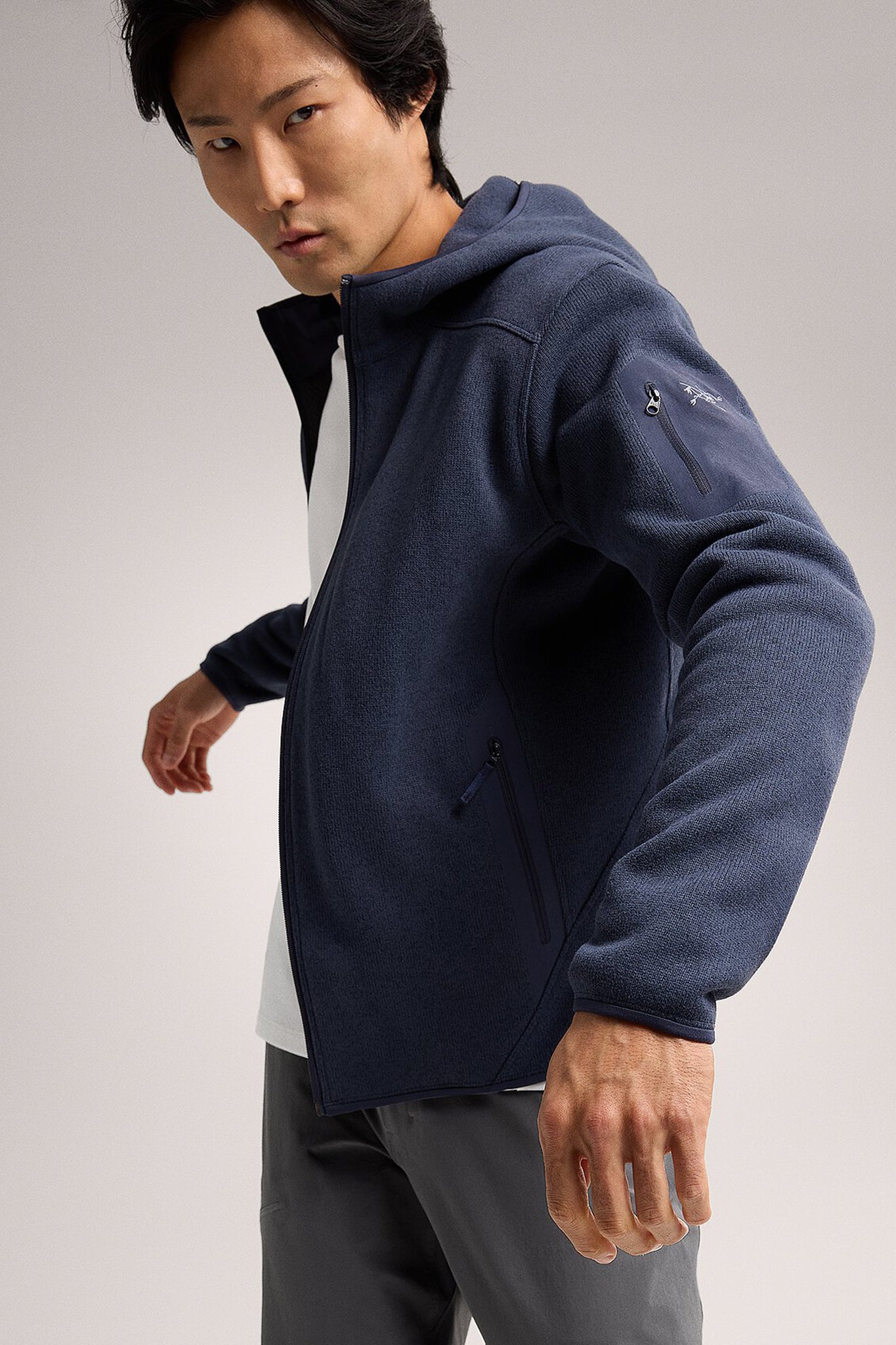Arc'teryx Men's Covert Hoody in Black Sapphire Heather