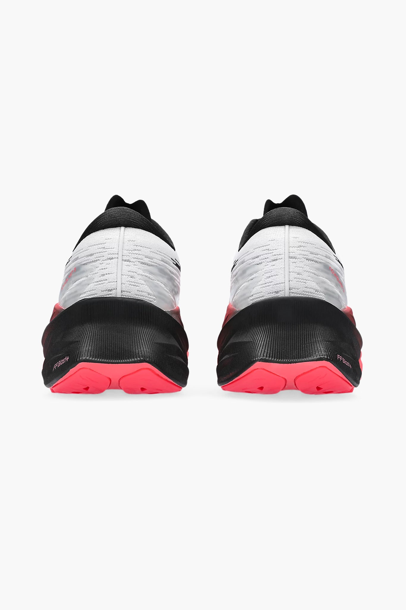 ASICS Men's Novablast 3 in White/Black