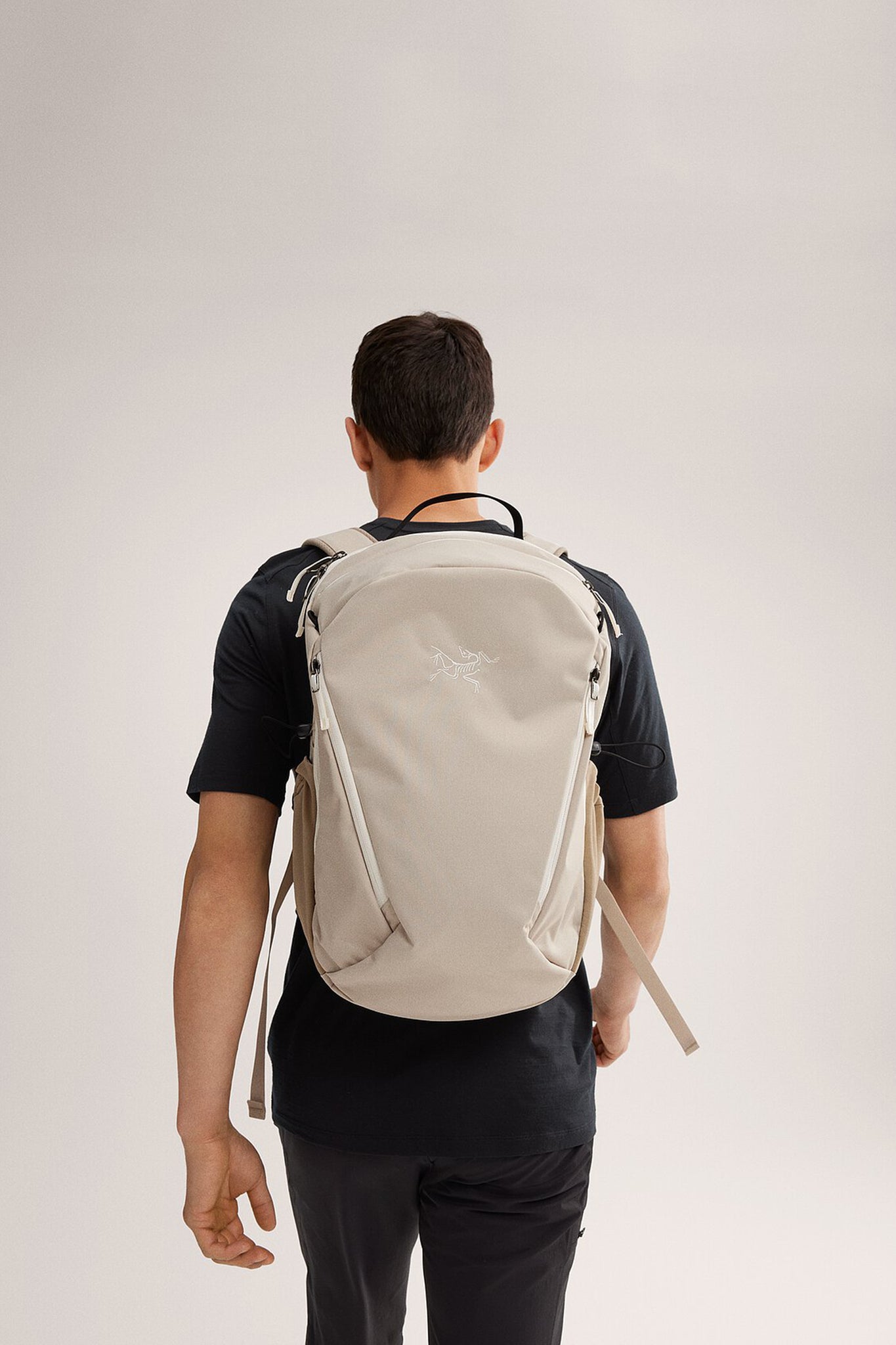 Arc'teryx Unisex Mantis 26 Backpack in Smoke Bluff