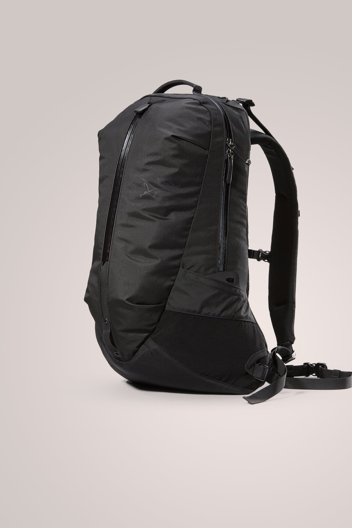 Arc'teryx Arro 22 Backpack in Black II