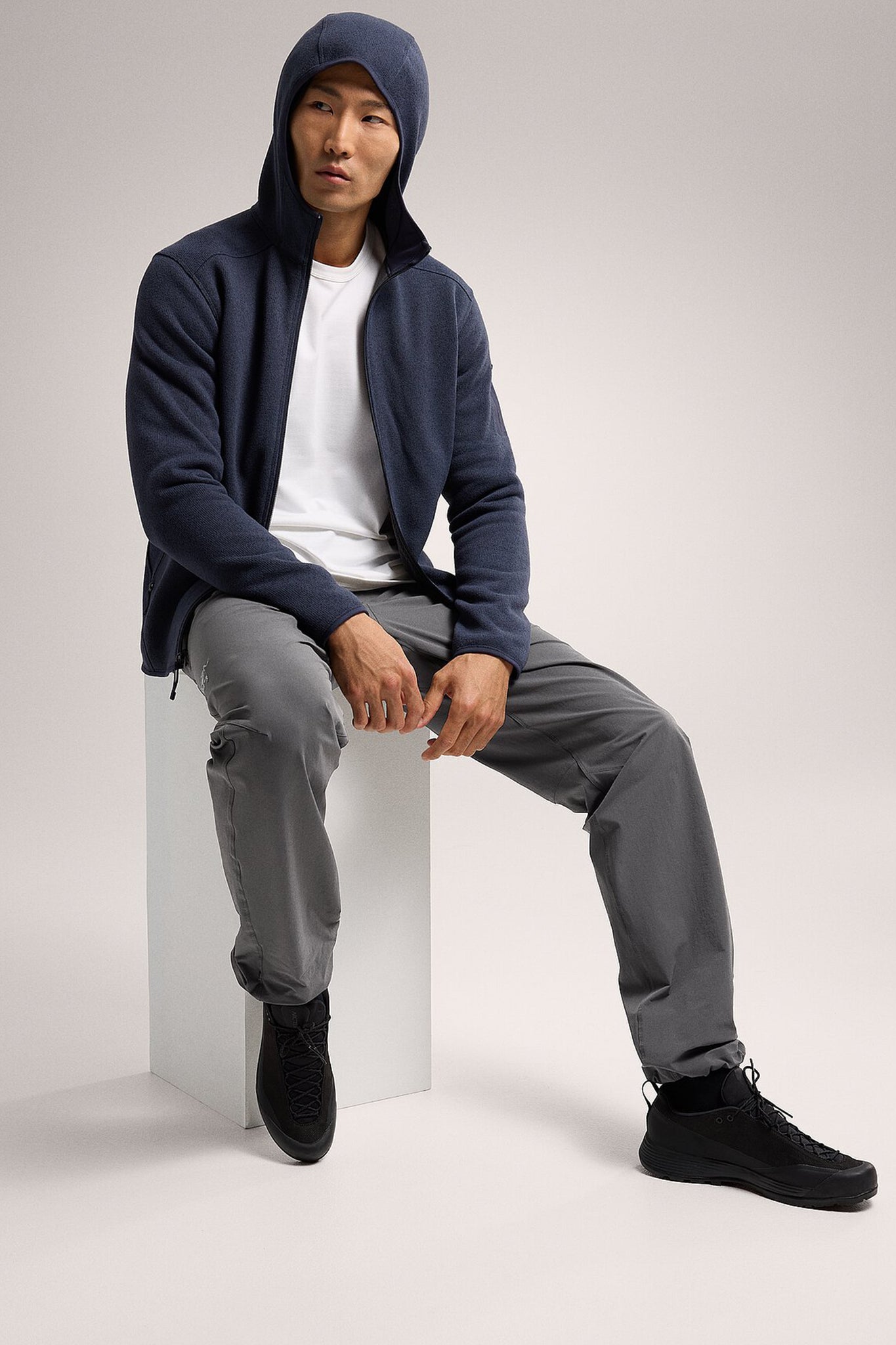 Arc'teryx Men's Covert Hoody in Black Sapphire Heather