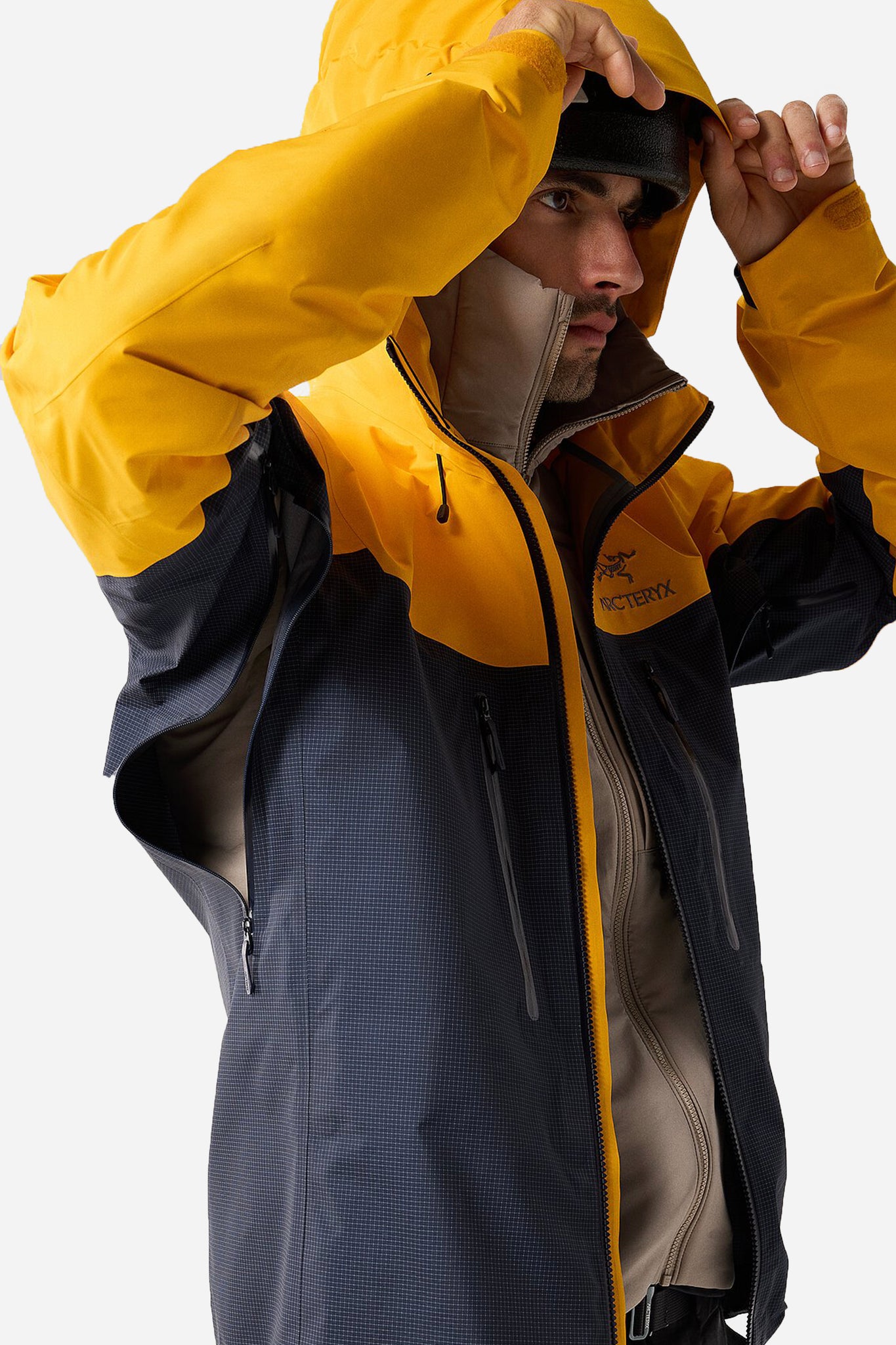 Arc'teryx Men's Alpha Jacket in Black Sapphire/Edziza