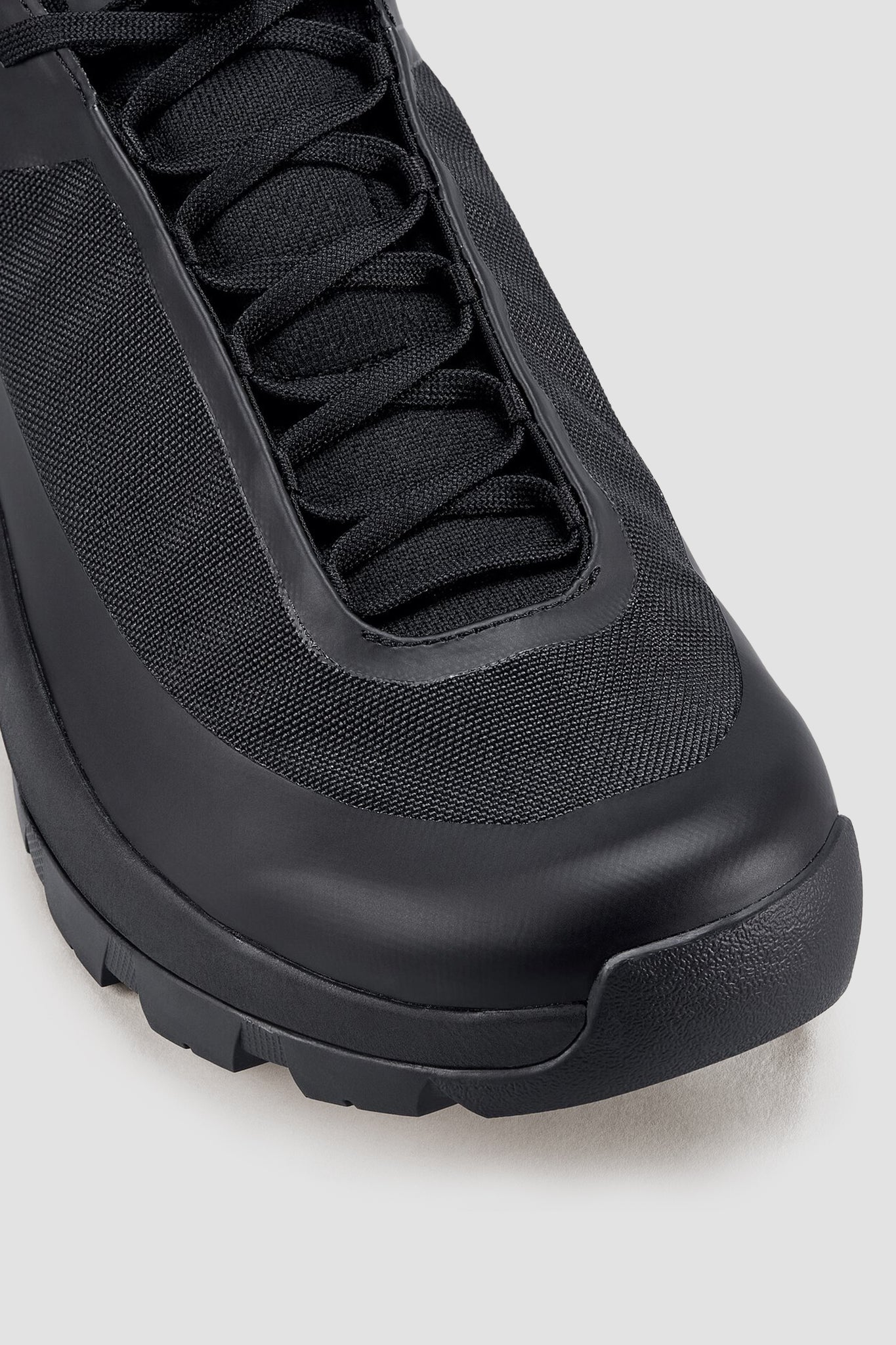 Arc'teryx Men's Vertex Alpine Shoe in Black/Black