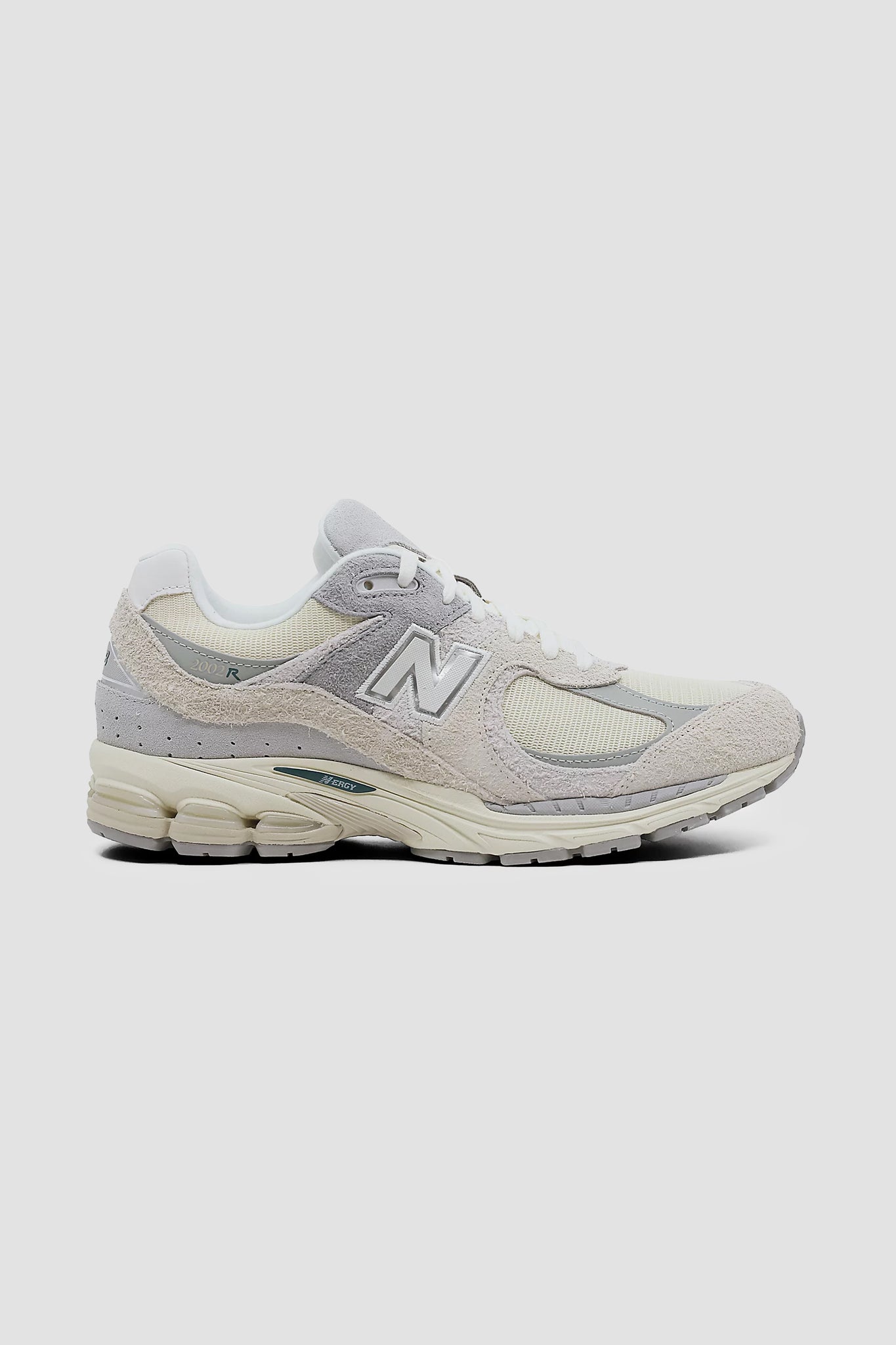 New Balance Unisex 2002R Sneaker in Linen with concrete and slate grey