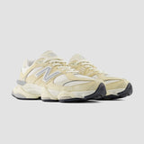 Baskets unisexes New Balance 9060 en calcium/sel de mer/argent