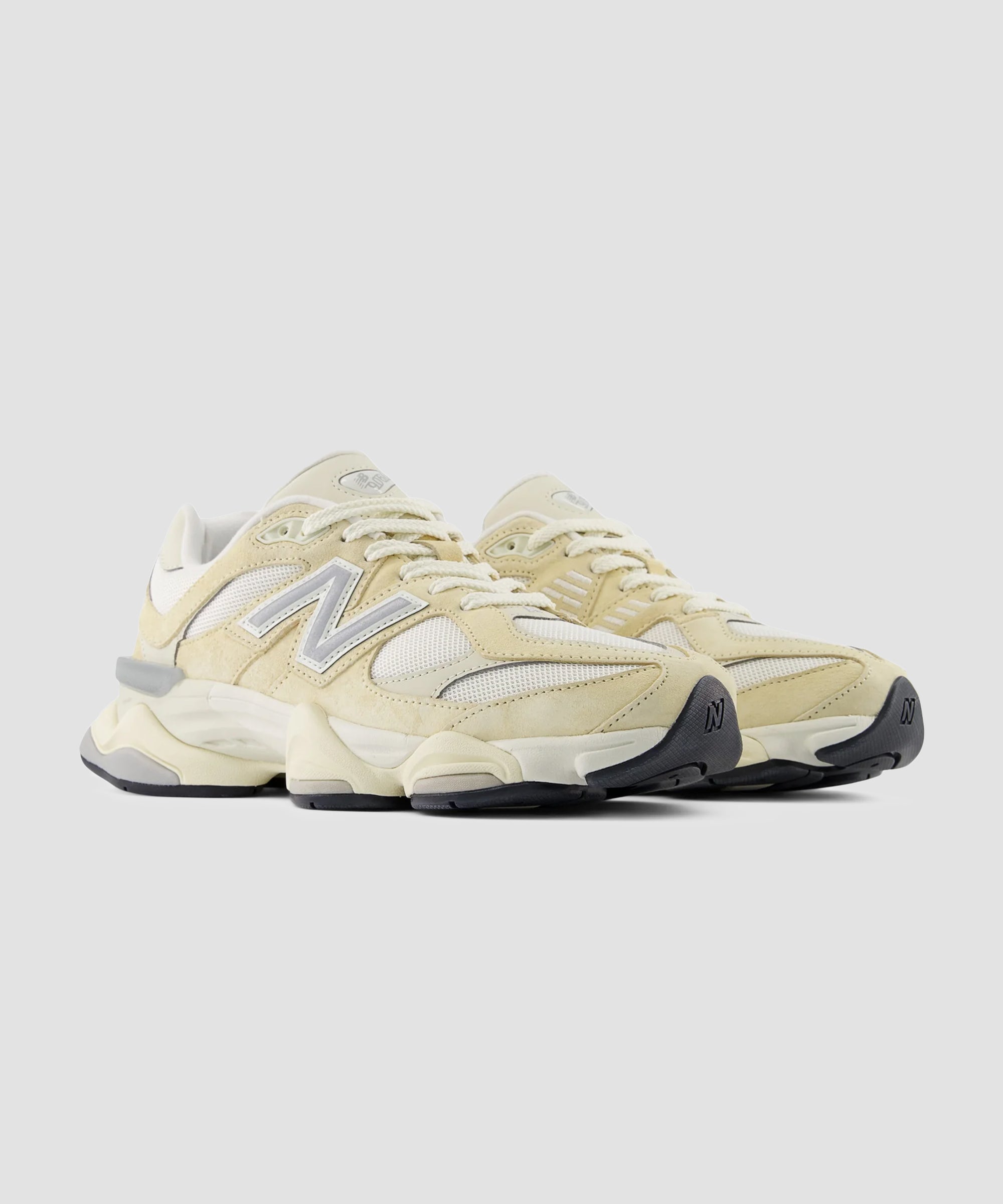 Baskets unisexes New Balance 9060 en calcium/sel de mer/argent