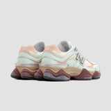 Baskets unisexes New Balance 9060 en argile/cendre