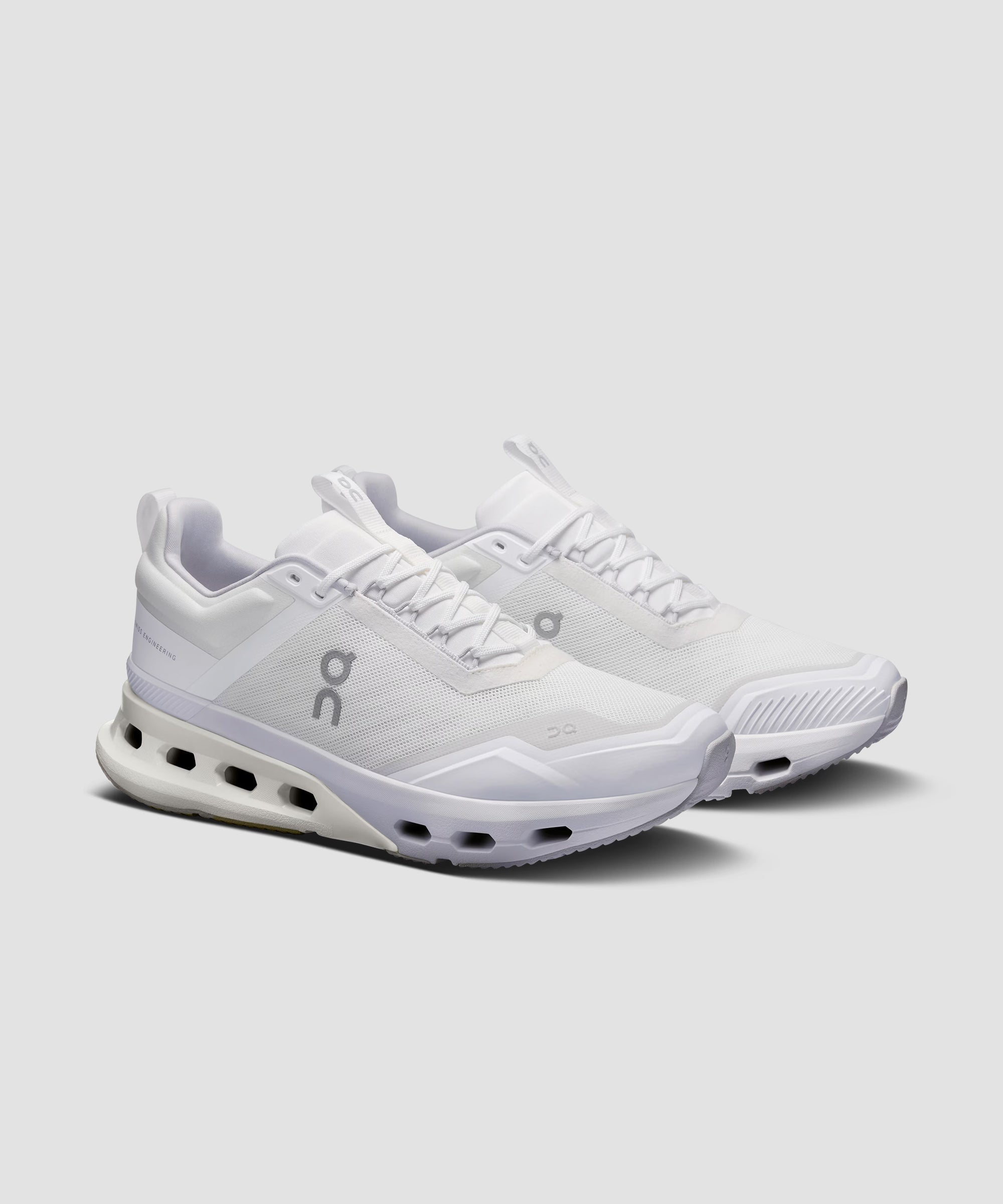 ON Cloudnova X pour homme en blanc/glacier