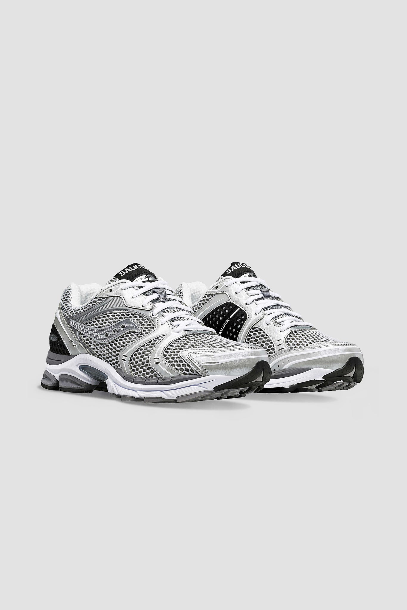 Saucony Unisex Progrid Triumph 4 Sneaker in Grey/Silver