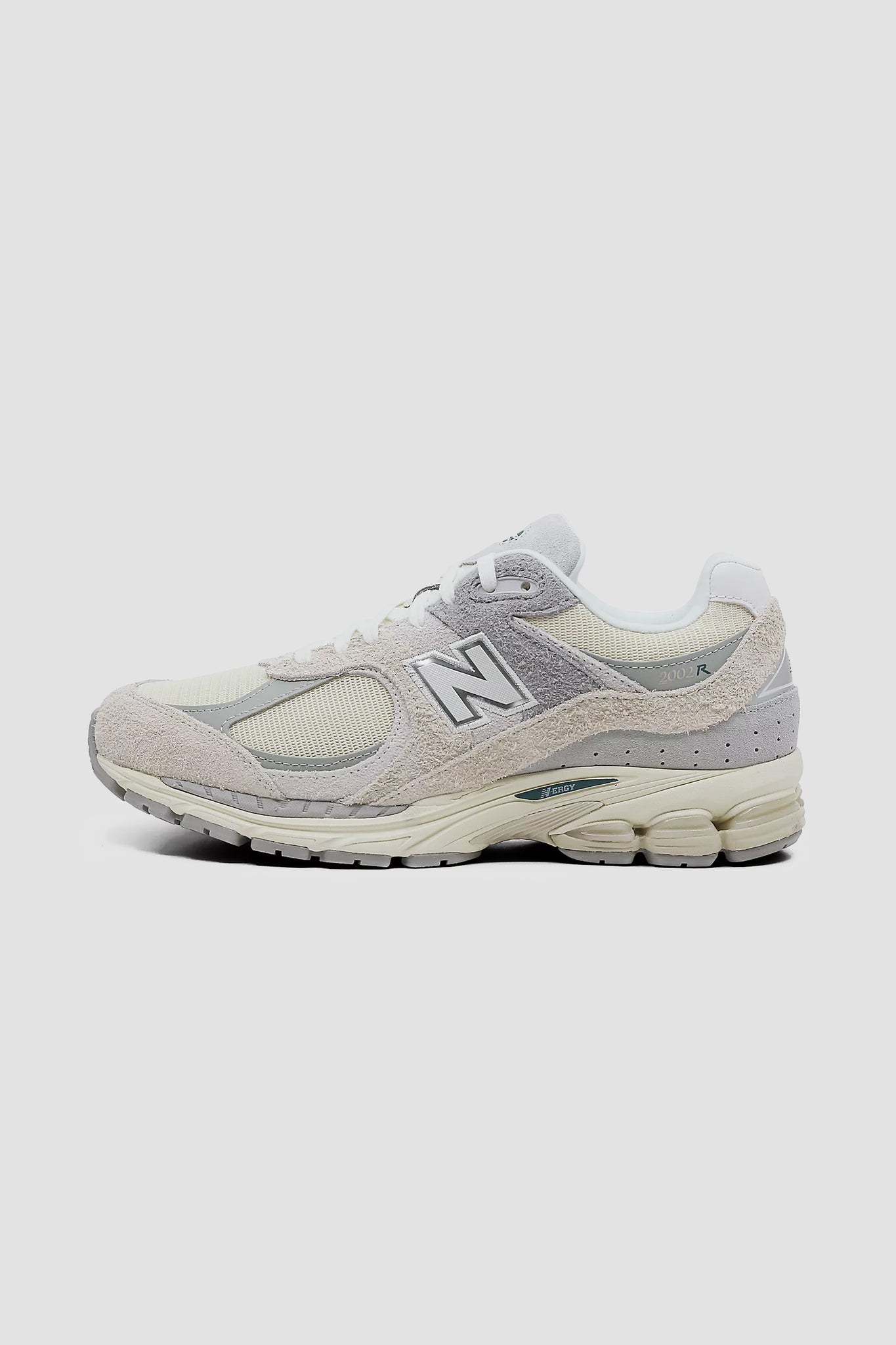 New Balance Unisex 2002R Sneaker in Linen with concrete and slate grey