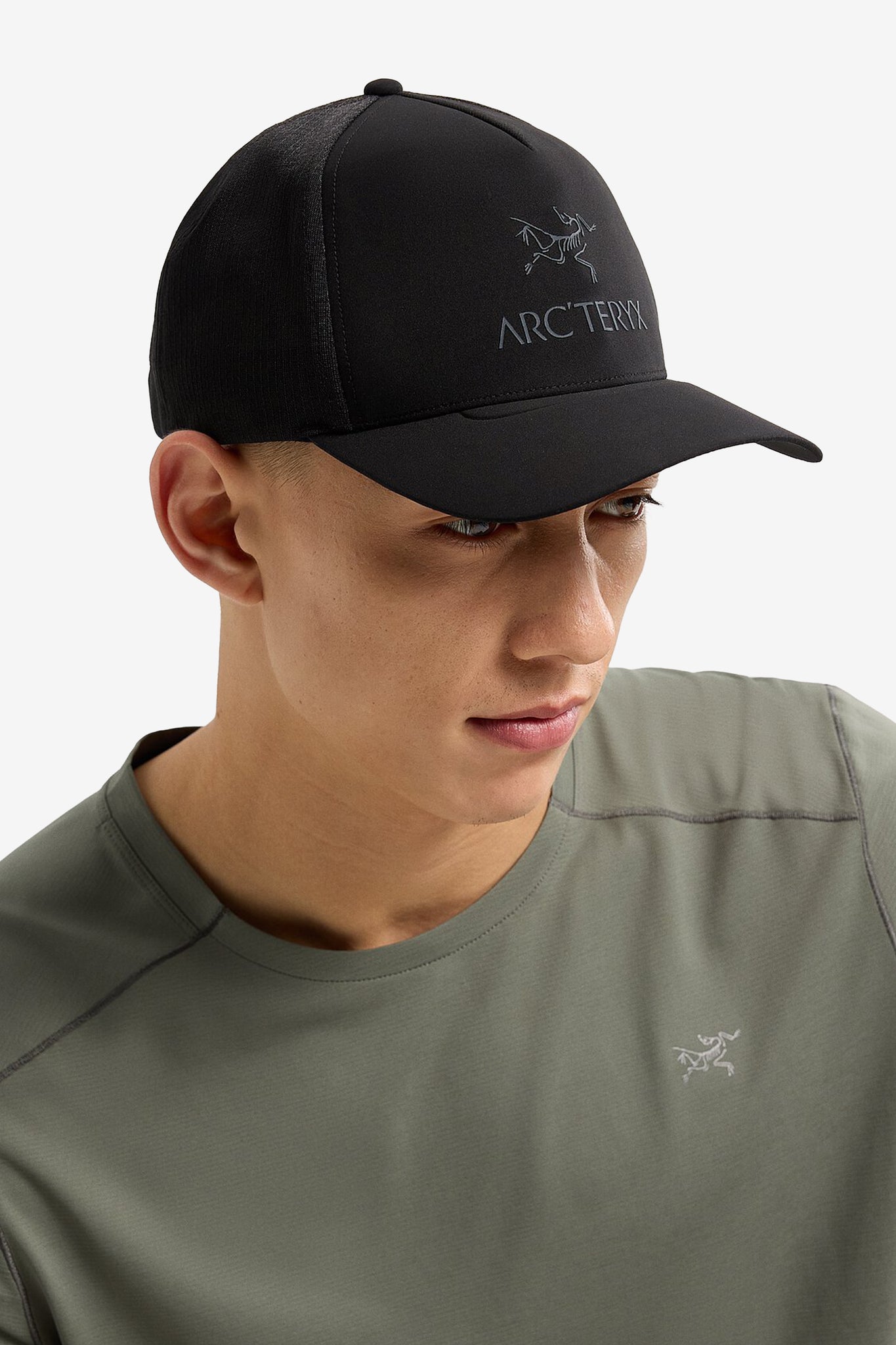 Arc'teryx Men's Bird Word Trucker Curved Hat in Black/Graphite