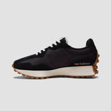 Baskets New Balance 327 pour femme en noir/blanc/gomme