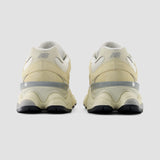 Baskets unisexes New Balance 9060 en calcium/sel de mer/argent