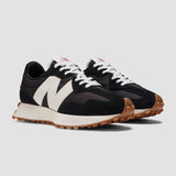 Baskets New Balance 327 pour femme en noir/blanc/gomme