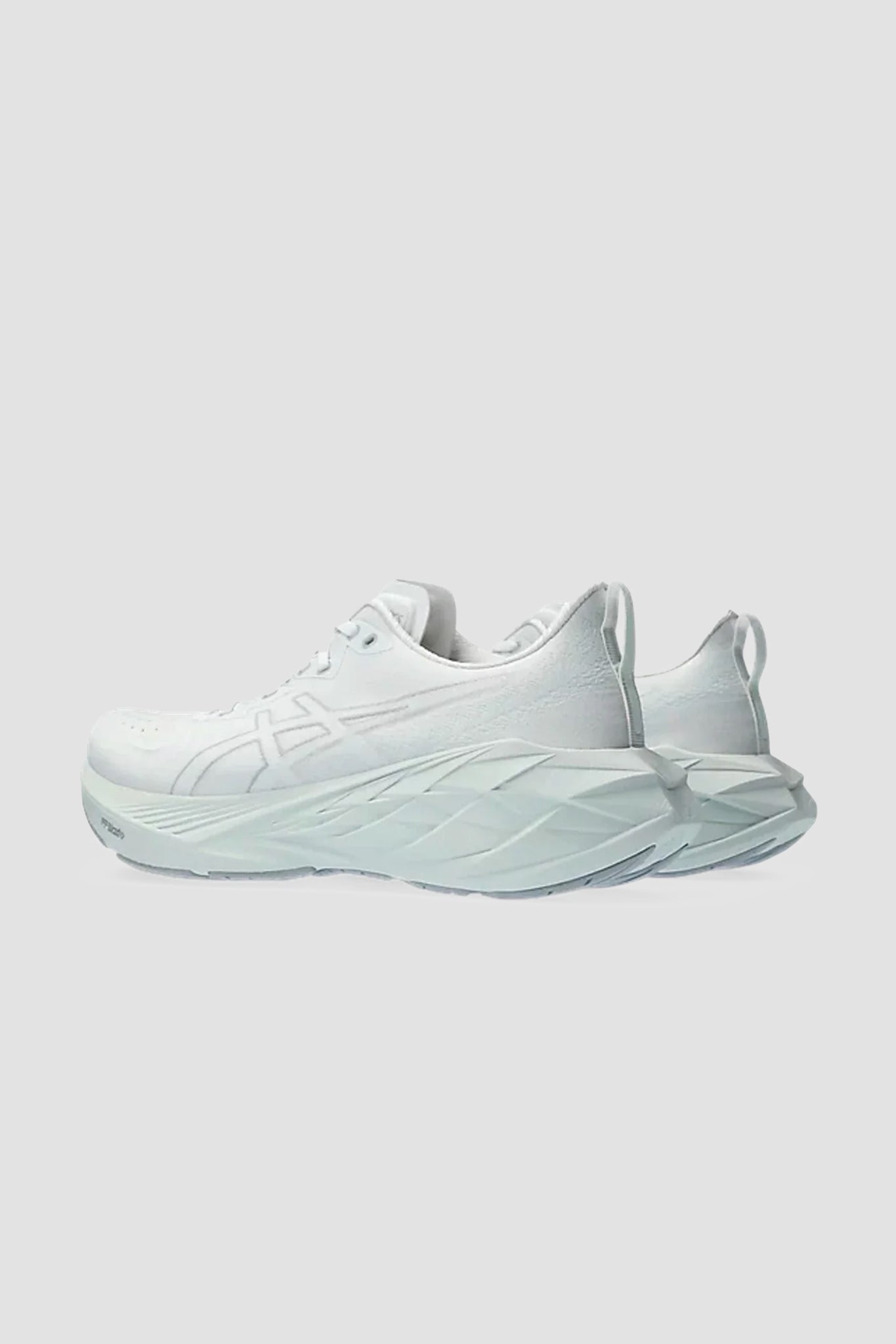 ASICS Men's Novablast 4 Sneaker in White/Pale Mint