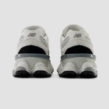 Baskets unisexes New Balance 9060 noires avec reflets