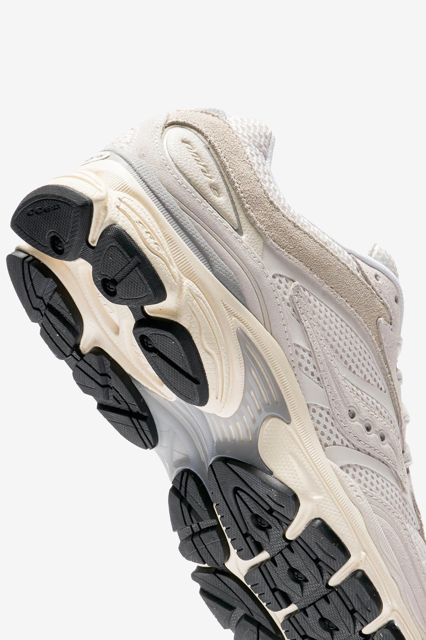 Saucony Unisex Progrid Omni 9 Sneaker in White