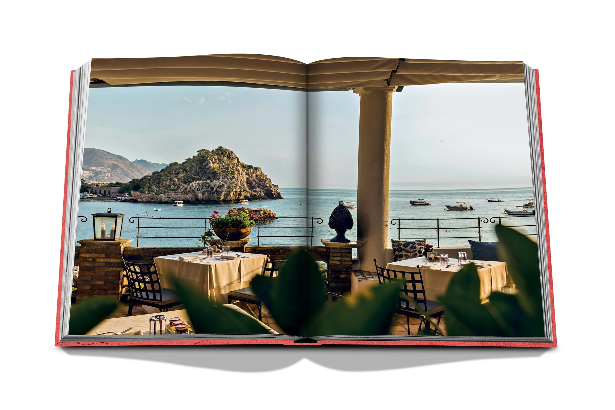 ASSOULINE Villeggiatura: Italian Summer Vacation by Cesare Cunaccia