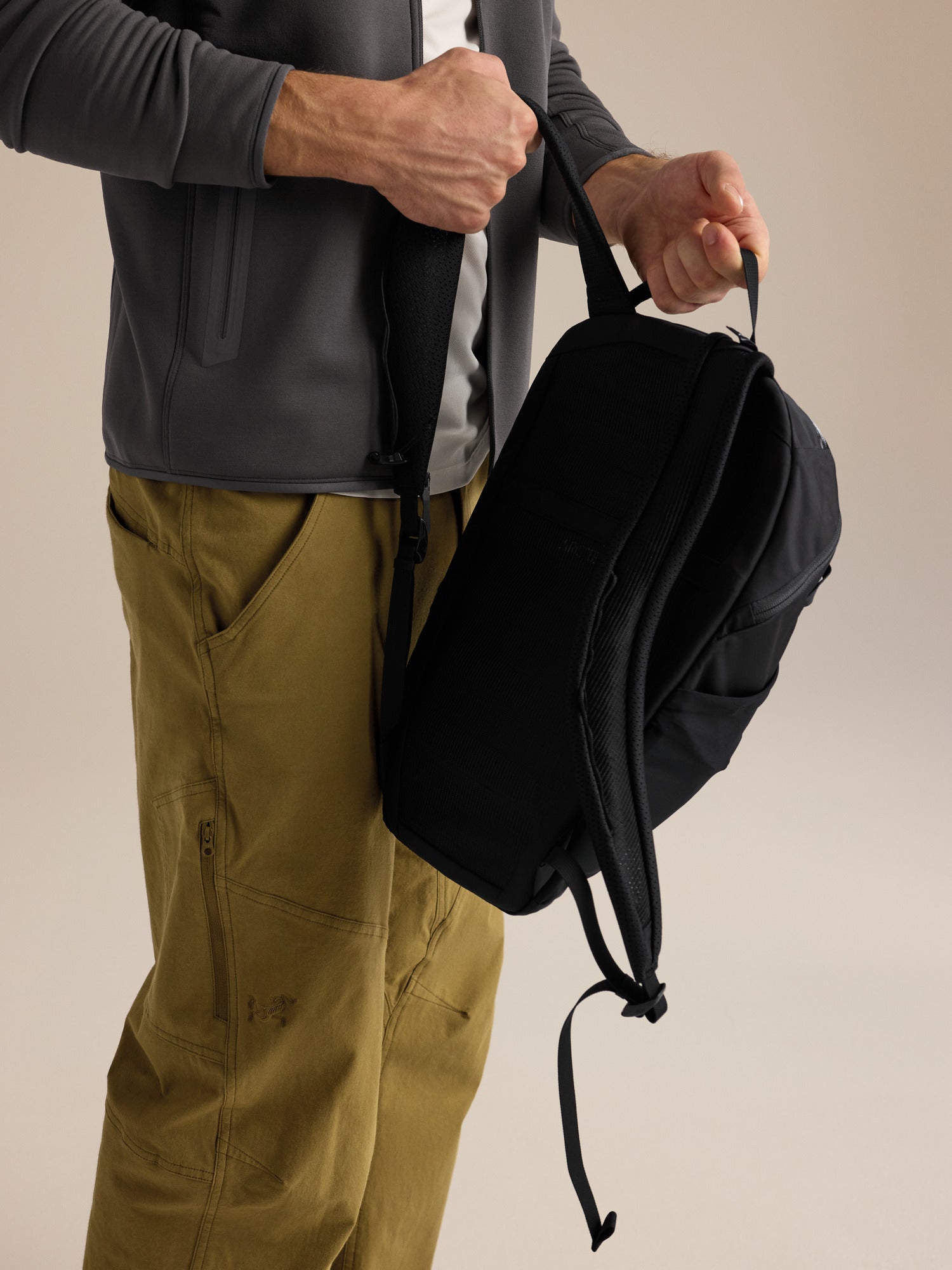 Axios 10 Backpack - Black