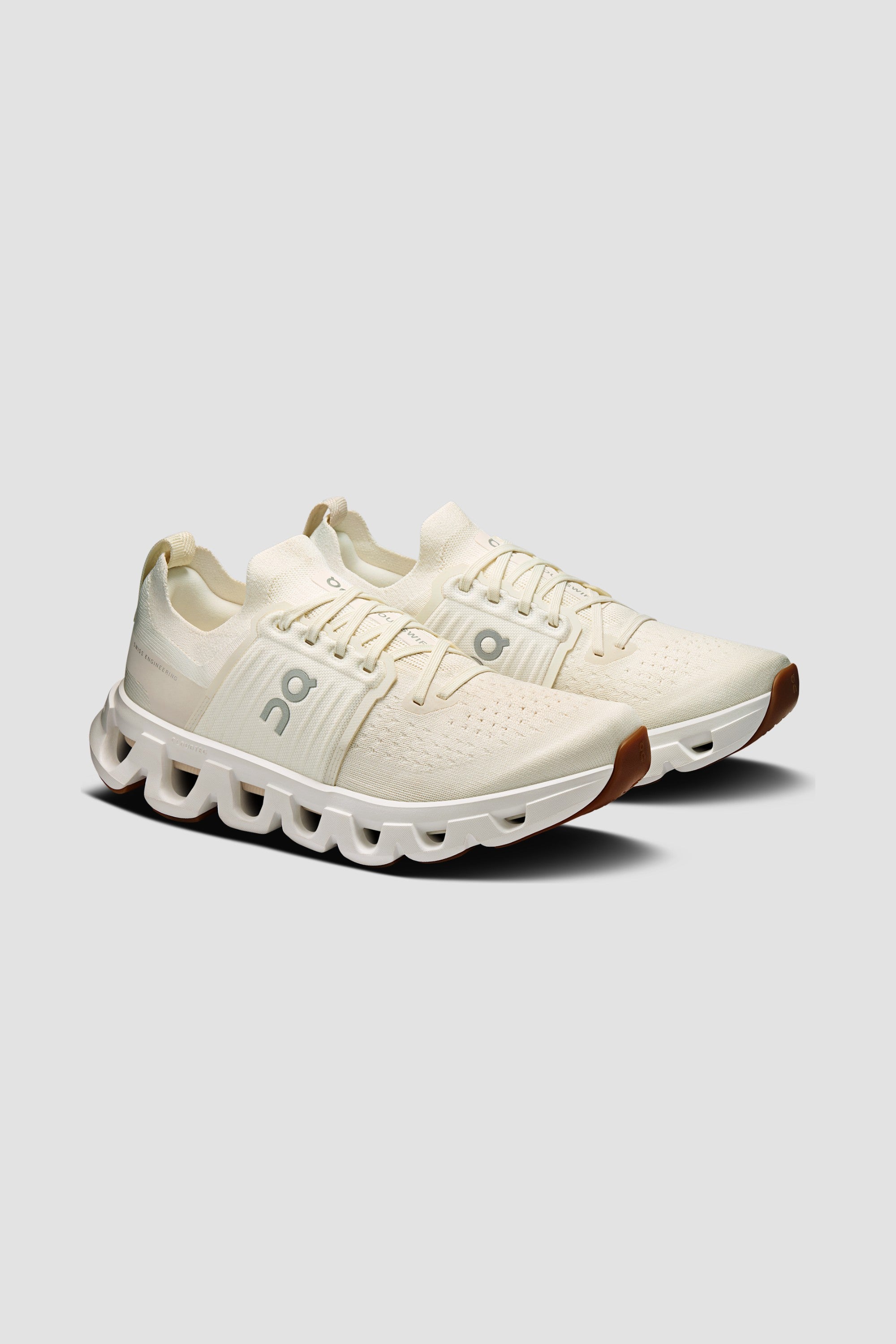 On Women's Cloudswift 4 Ivory/Dew