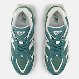 Baskets unisexes New Balance 9060 en Rain Cloud avec Castlerock et blanc