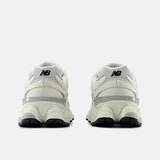 Baskets unisexes New Balance 9060 en Rain Cloud avec Castlerock et blanc
